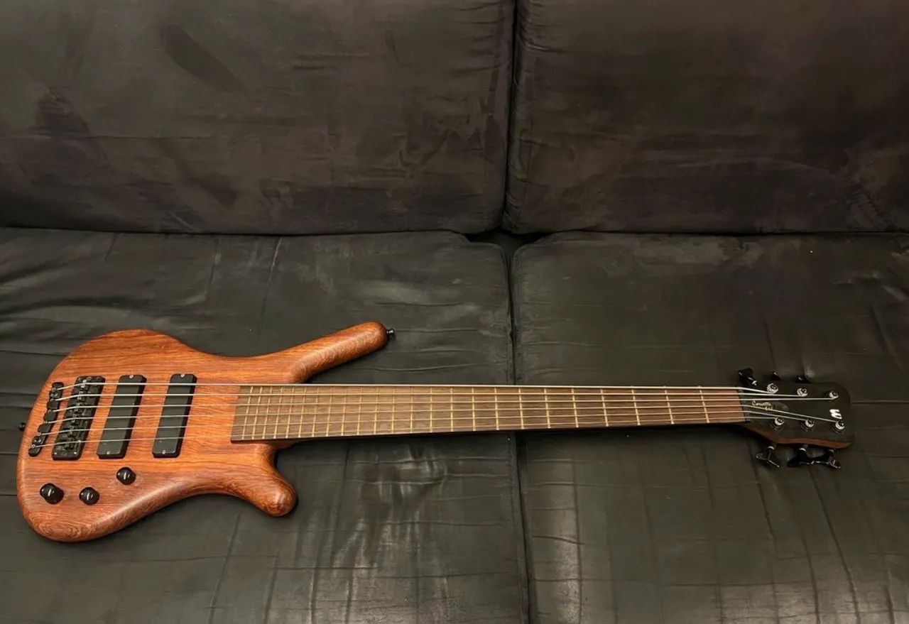 Warwick Corvette standard 6 - fender Sadowsky 