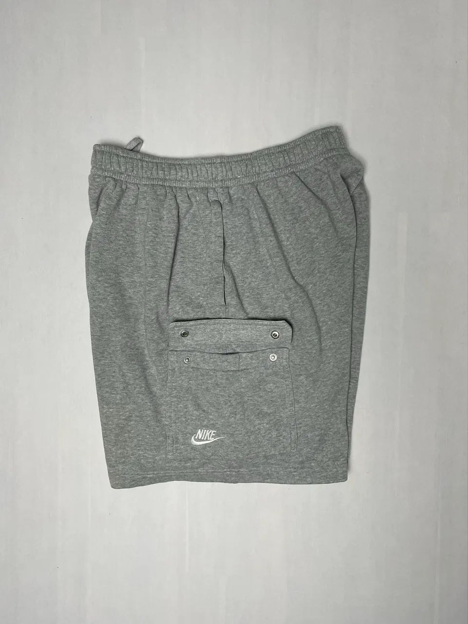 BERMUDA NIKE CLUB CARGO ?CINZA? - Foto 2