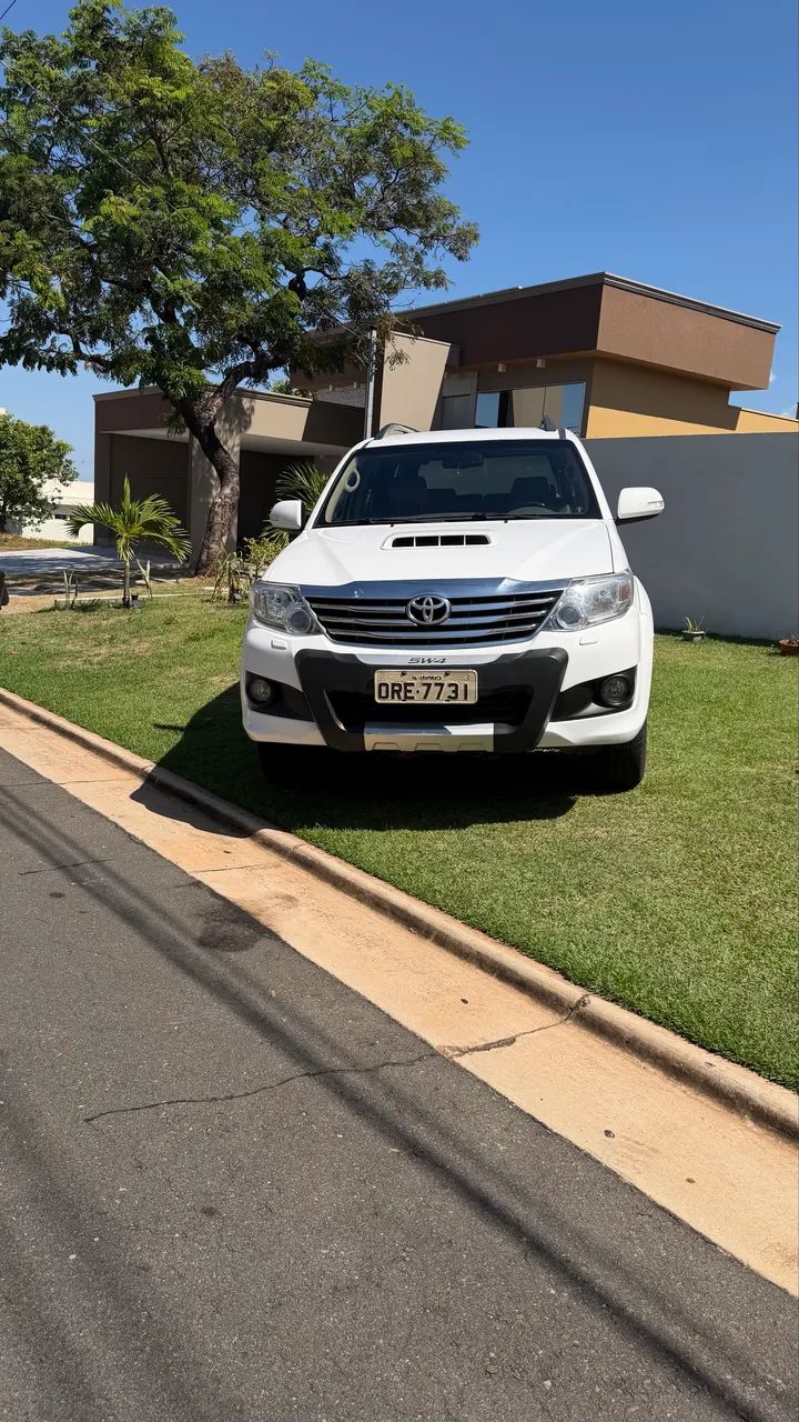 Toyota Hilux CD SRV D4-D 4X4 3.0 TDI DIES 2013