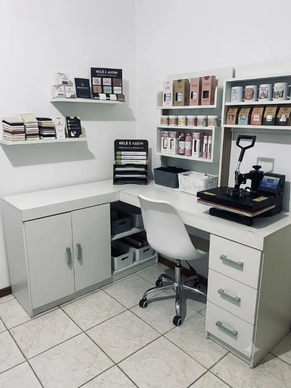 Mesa de escritório em L