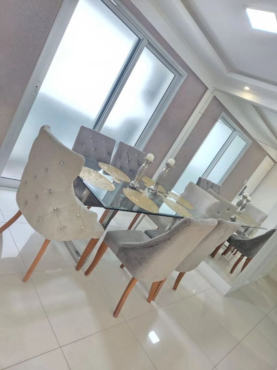 Mesa de jantar mas 6 cadeiras