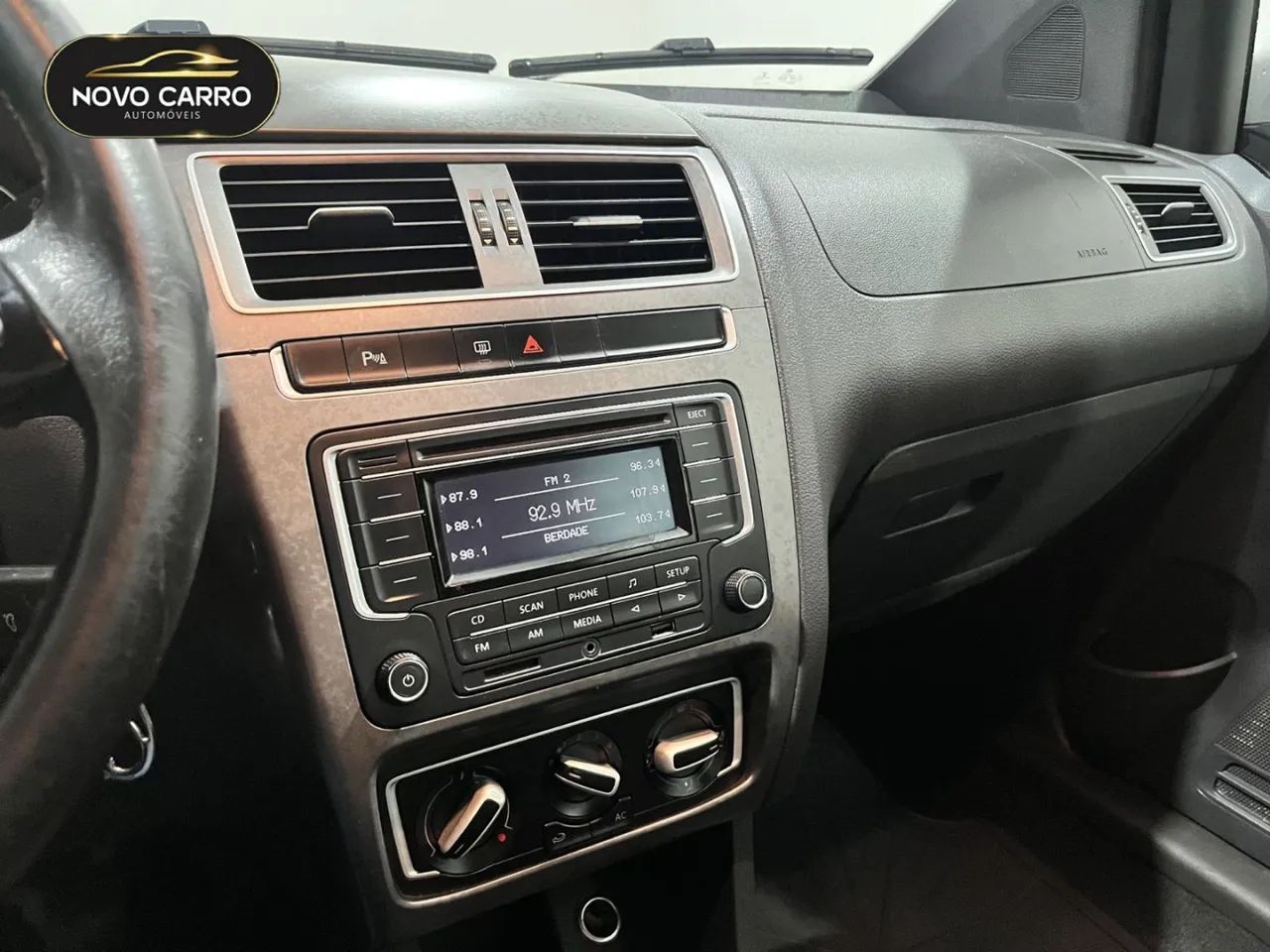 Volkswagen Fox Track 1.0 Flex 12V 5P 2016 - Foto 2