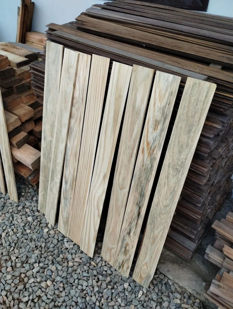 Natural pine ceiling panel489103941939374083