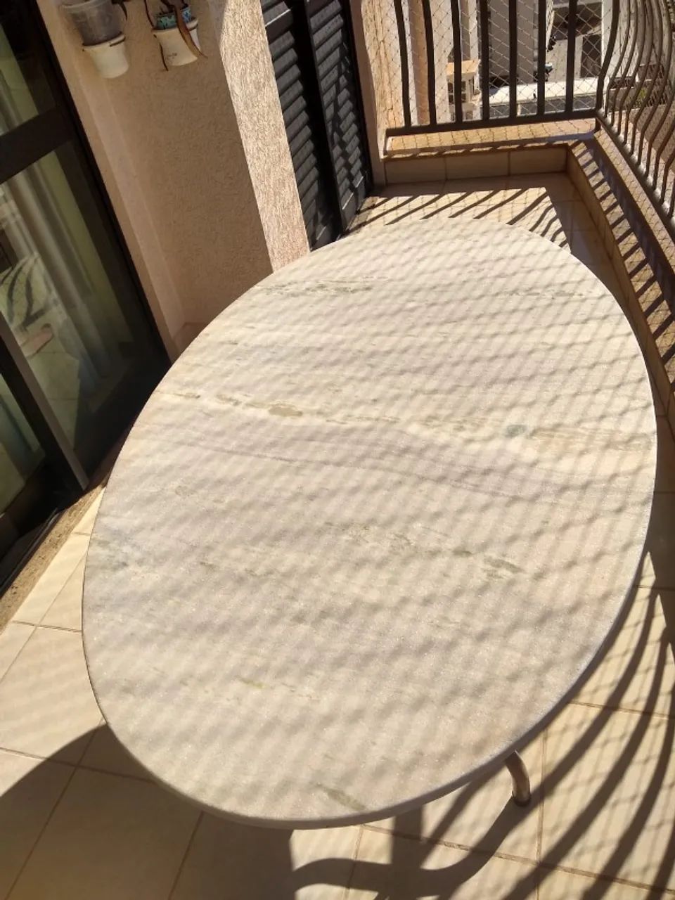 Mesa de mármore com cinco cadeiras - Foto 3