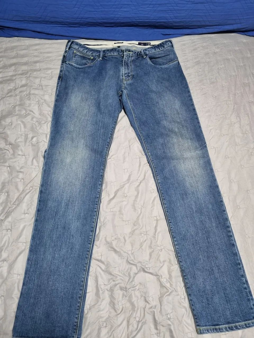 Calça jeans Armani tamanho 46.