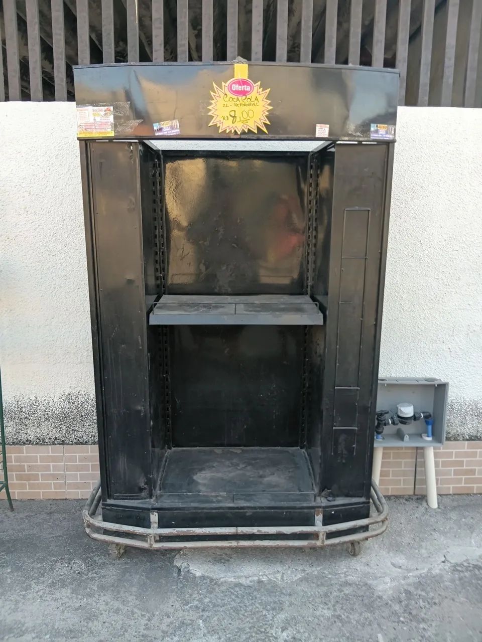 Expositor multifuncional de ferro com rodas 