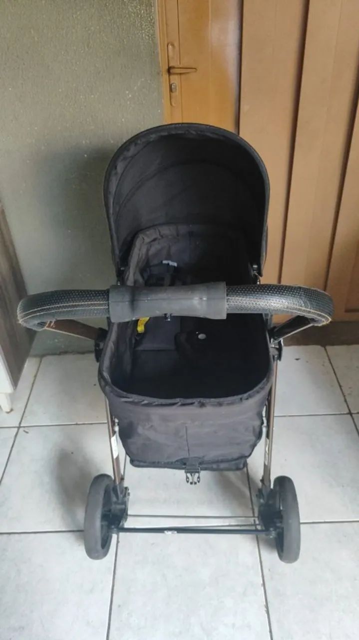 Vendo carrinho de bebê com bb conforto. Kit completo  - Foto 4