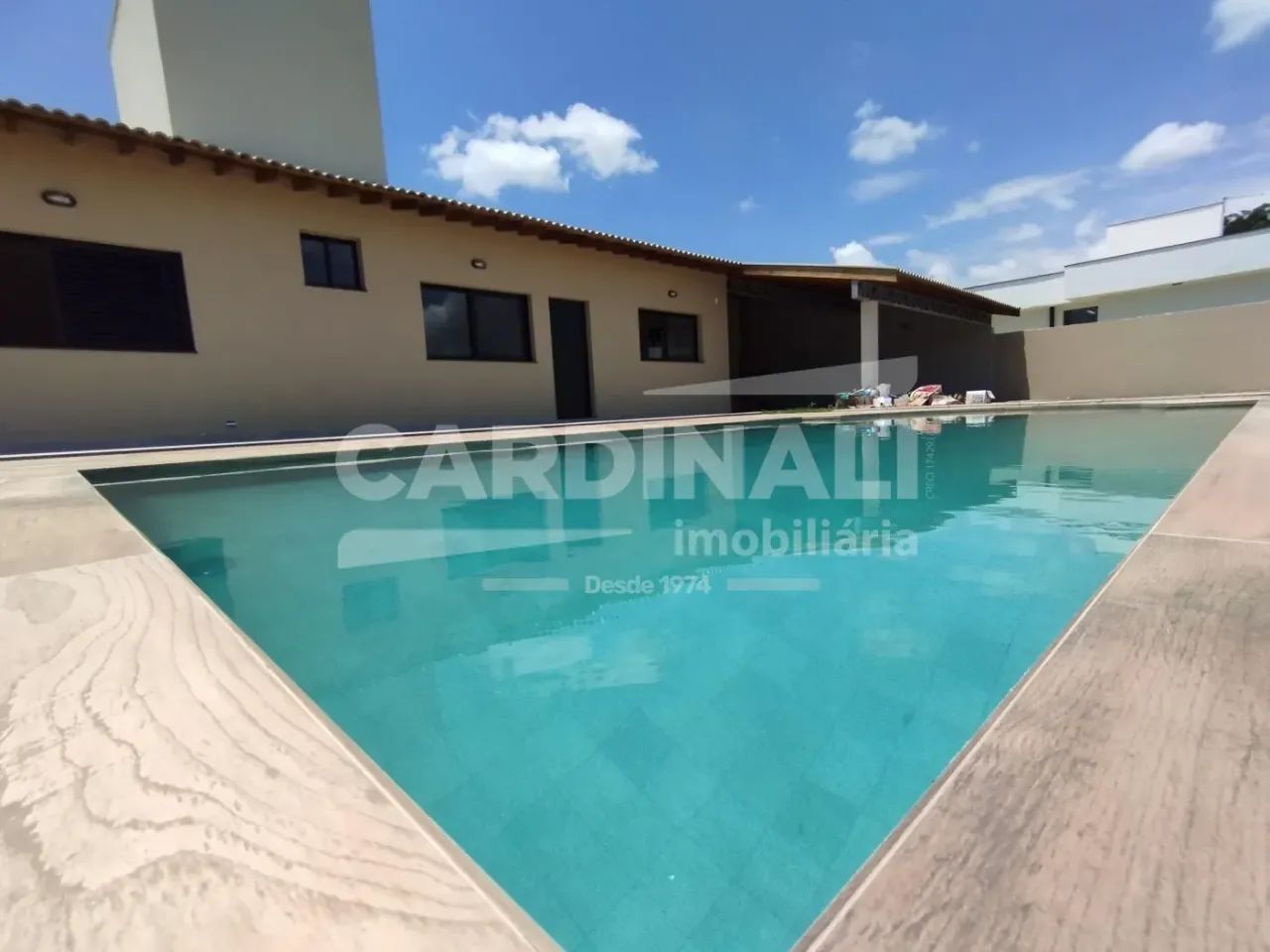 Casa nova - Piscina - Condomínio com portaria - Casa nova