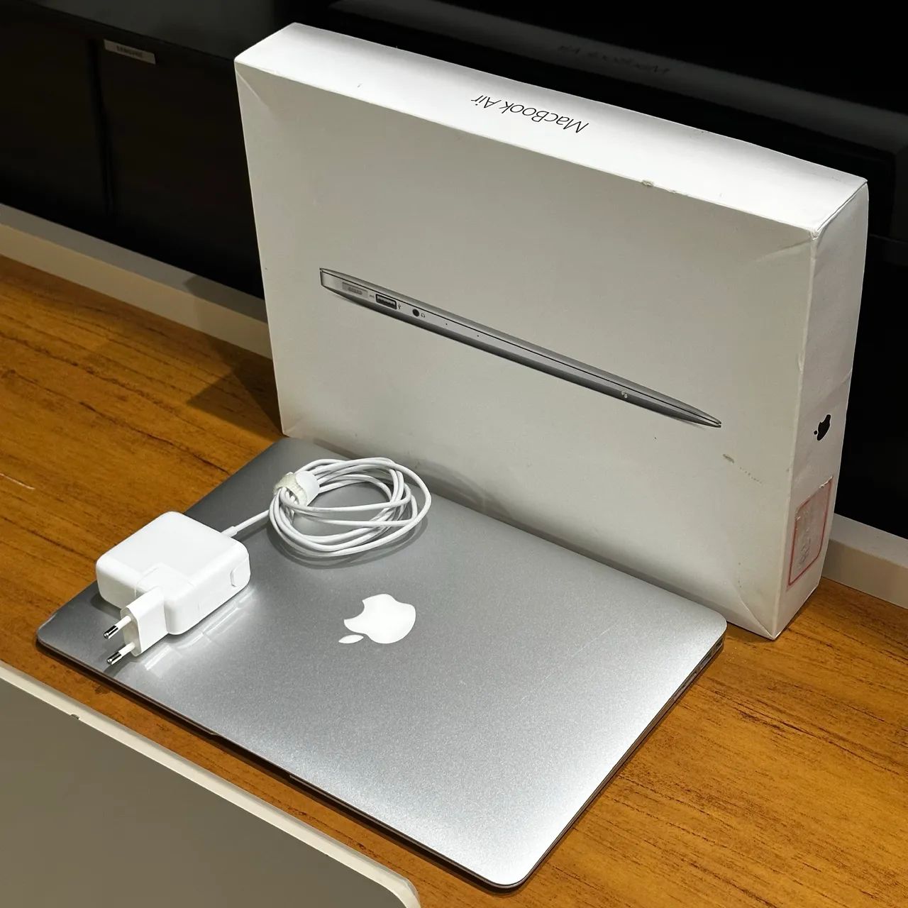 MacBook Air - Core i5 - 8GB - SSD M2 (Passo Cartão) - Notebooks