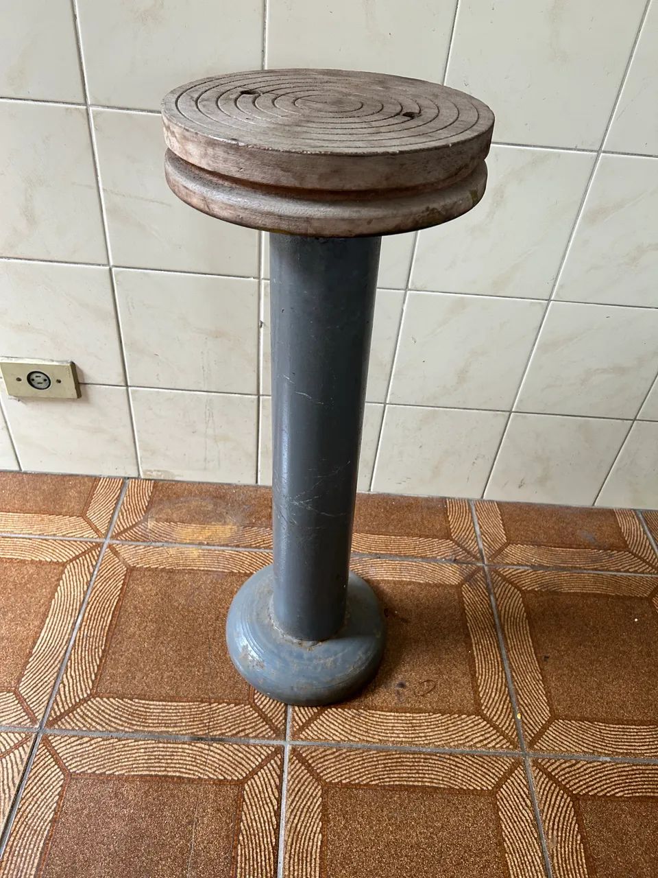 Banqueta antiga giratória ou roda de oleiro? Muito pesada - Foto 2