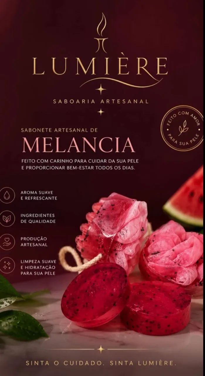 Sabonete artesanal com buchinha e esfoliante de frutas.