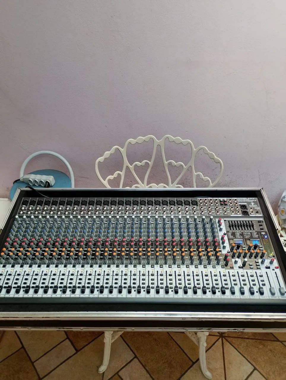 Mesa de Som Behringer 3442 SX