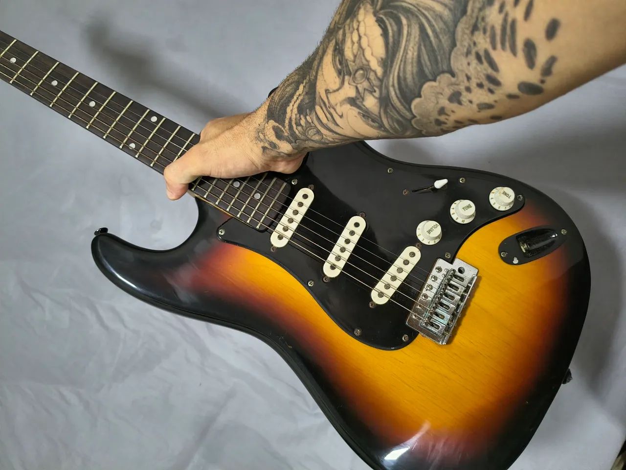 Guitarra Stratocaster Eagle 