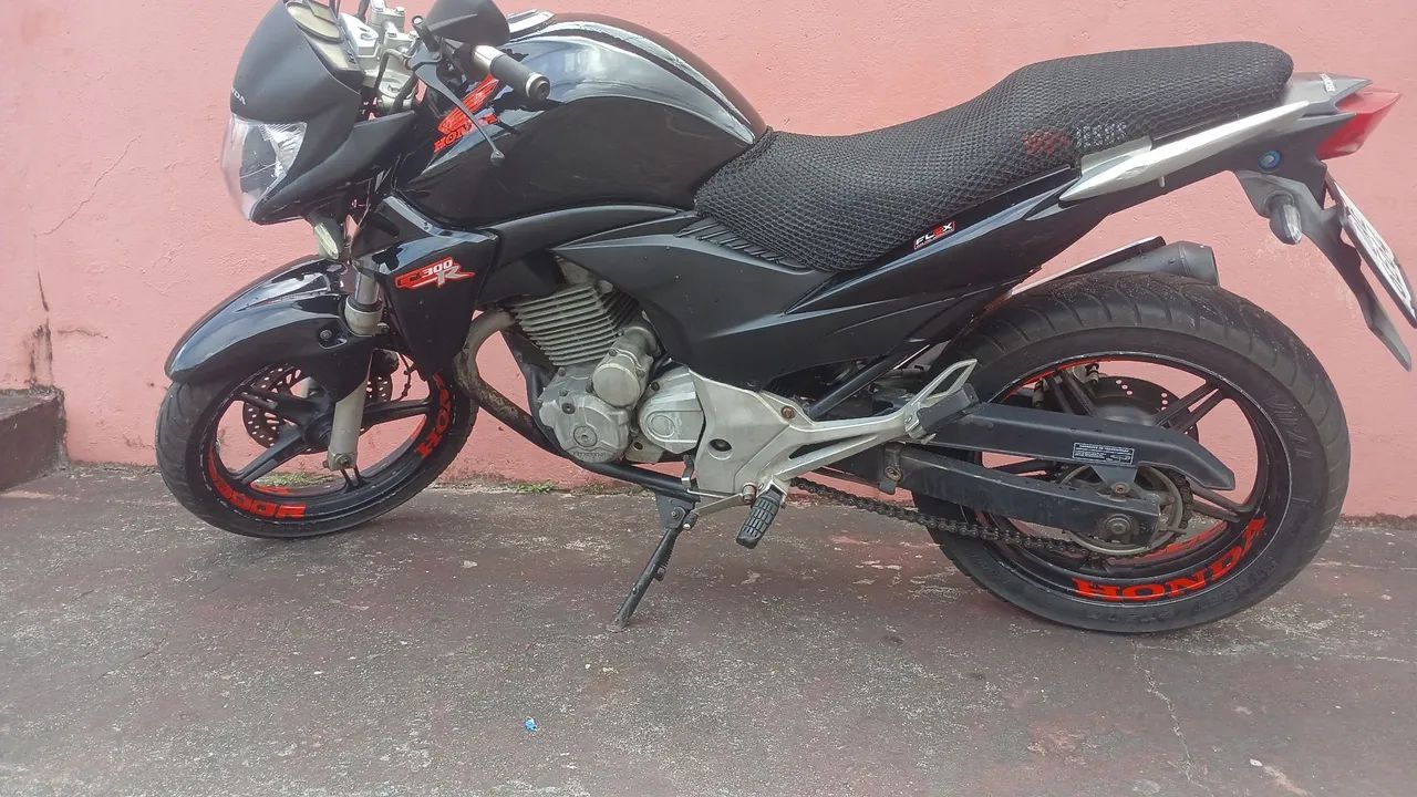 CB. 300. Top de linha bem conservada. - Foto 2