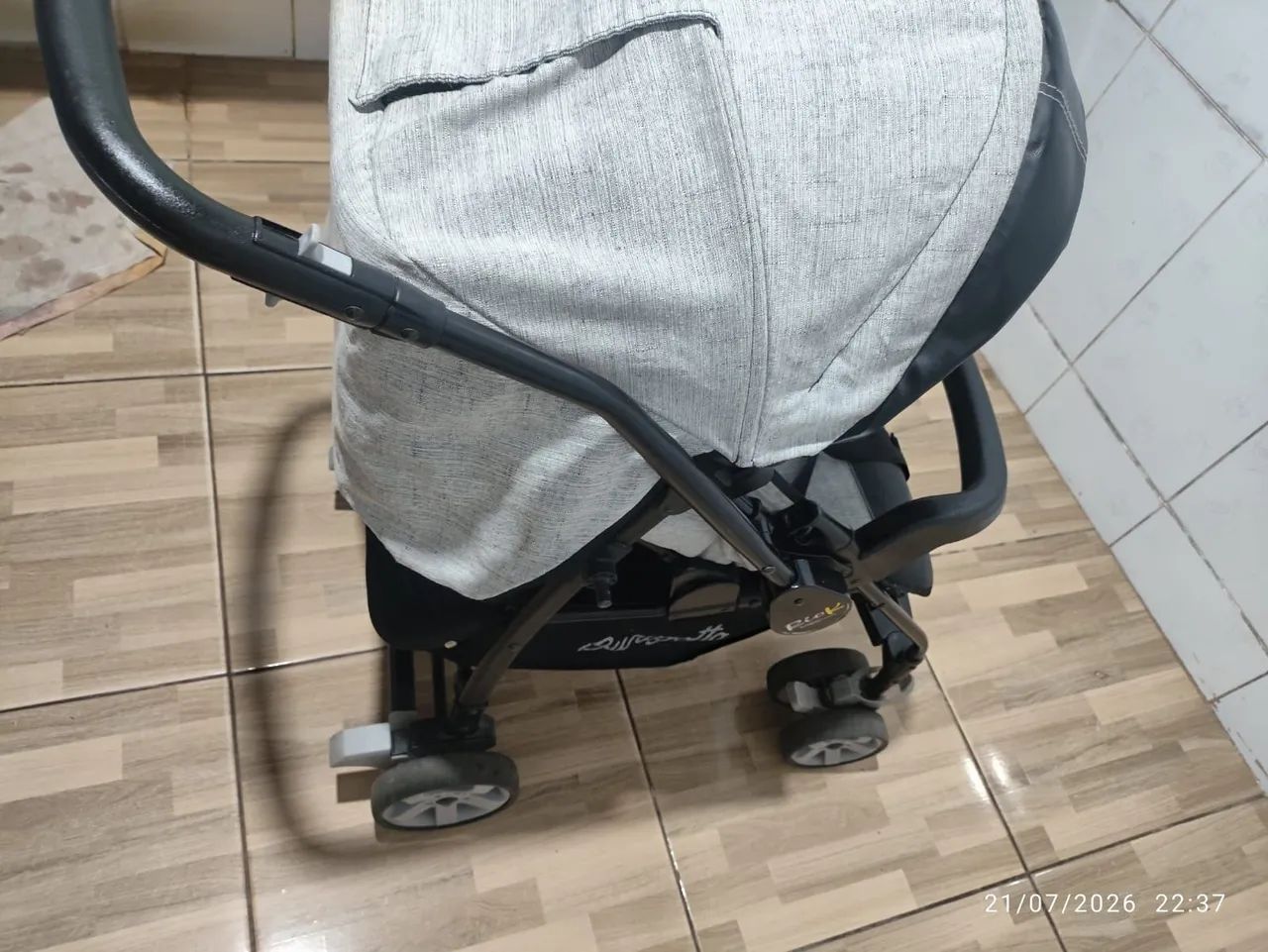 Carrinho de bebê R$ 270,00 - Foto 5