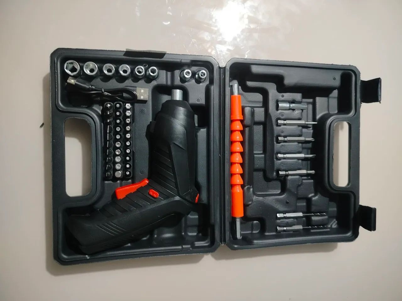 Kit Parafusadeira e maleta de acessórios NOVO