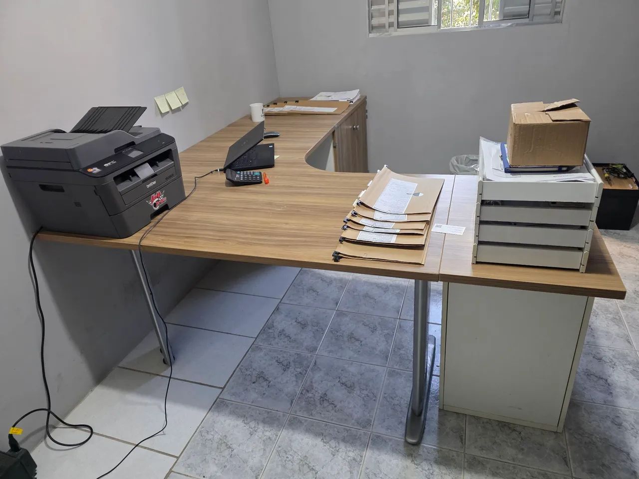 Estação de trabalho, mesa para escritorio com gaveteiiro - Foto 2
