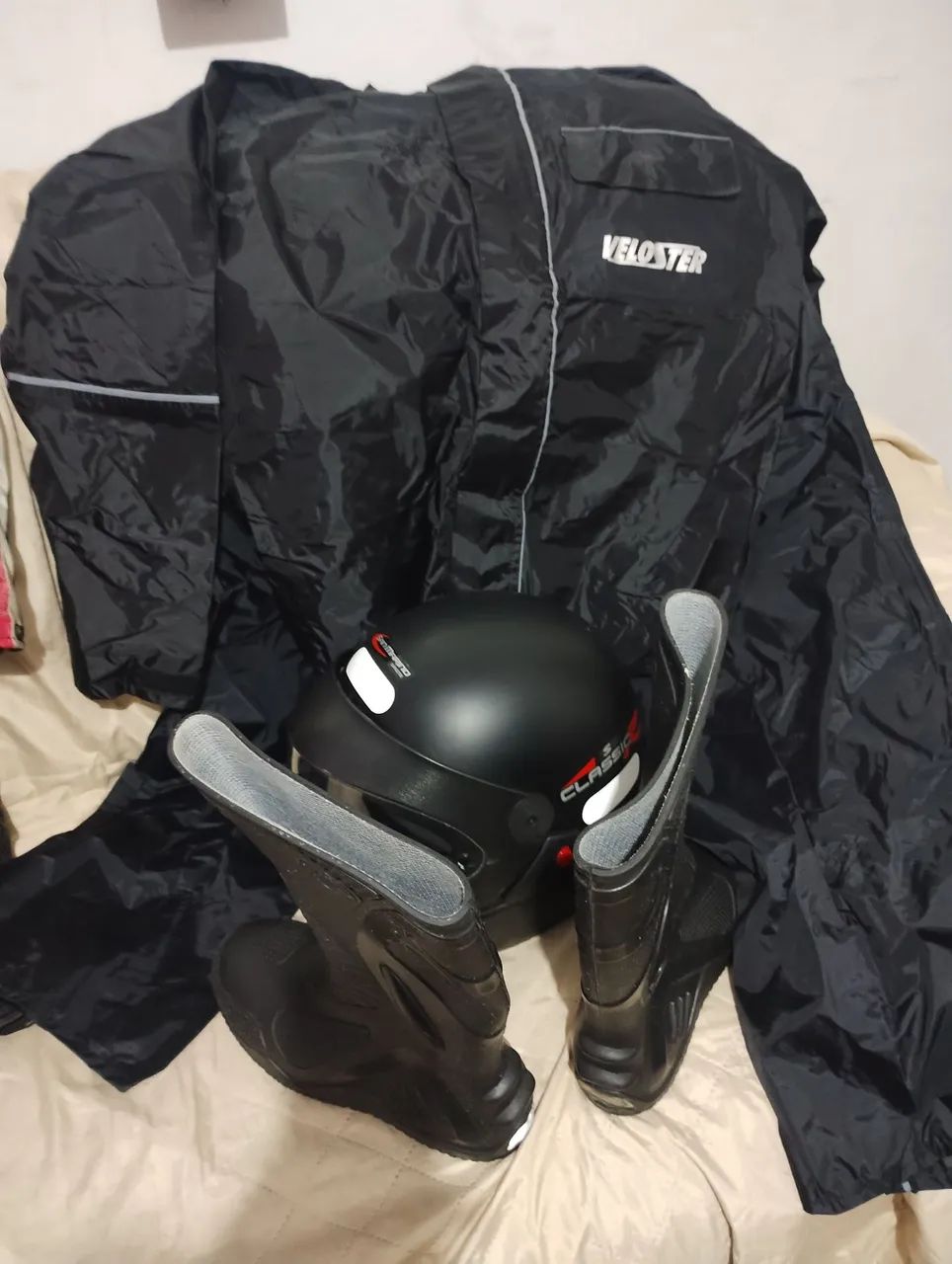  Motociclista novo e capacete usado 2 vezes