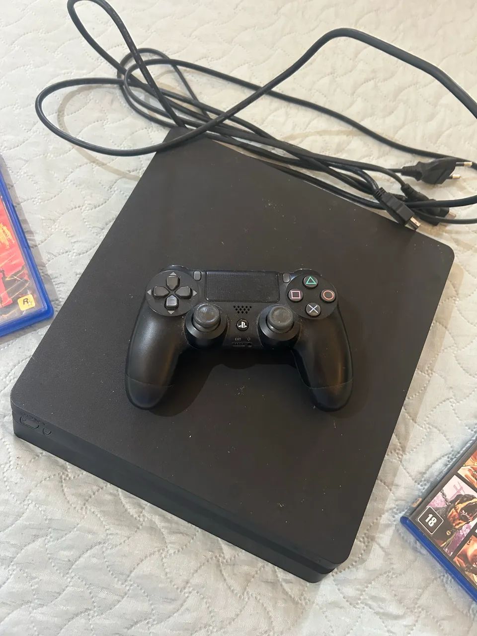 Vendo PS4 com dois jogos - Foto 2