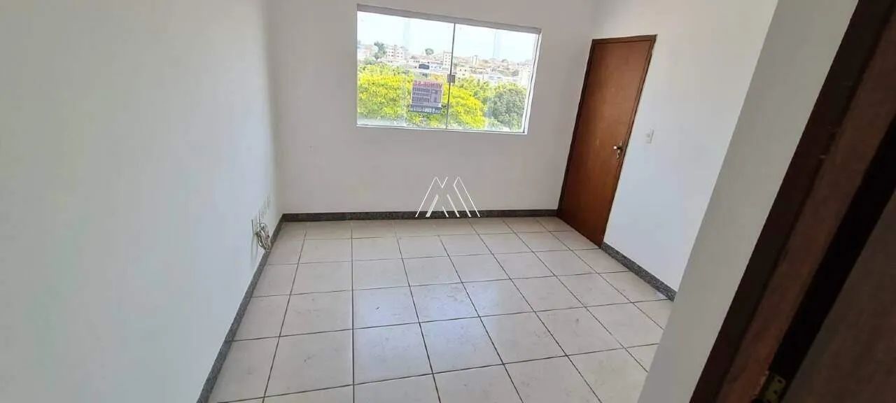 Vendo cobertura em Itaúna com 03 quartos, área de churrasco e com garagem em ótima localiz - Foto 4