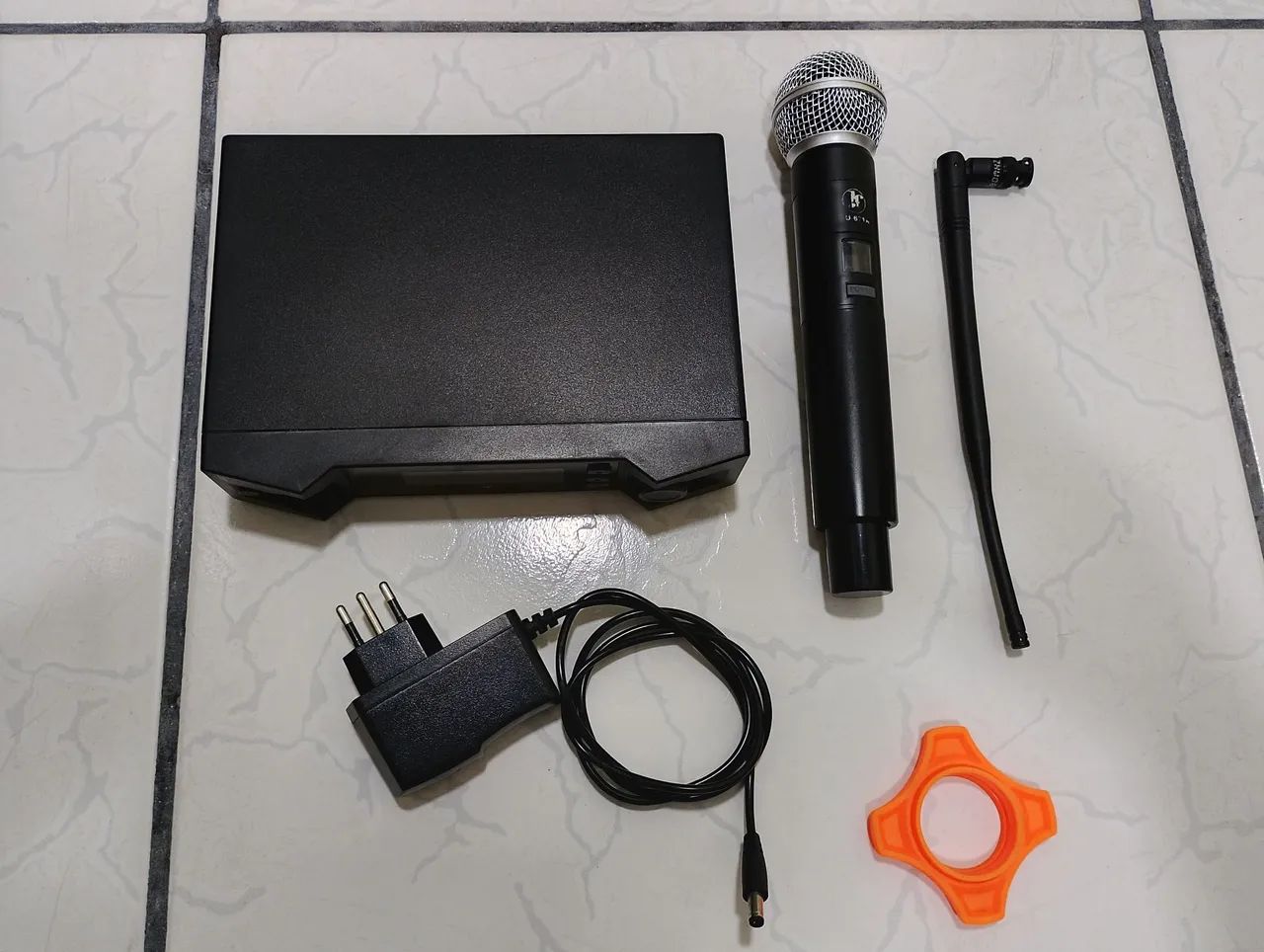 MICROFONE S/ FIO UHF COM PAINEL DIG FU - 671A - Foto 2