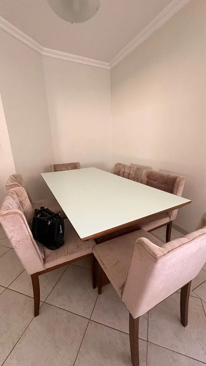 Mesa de jantar com 6 cadeiras poltronas 