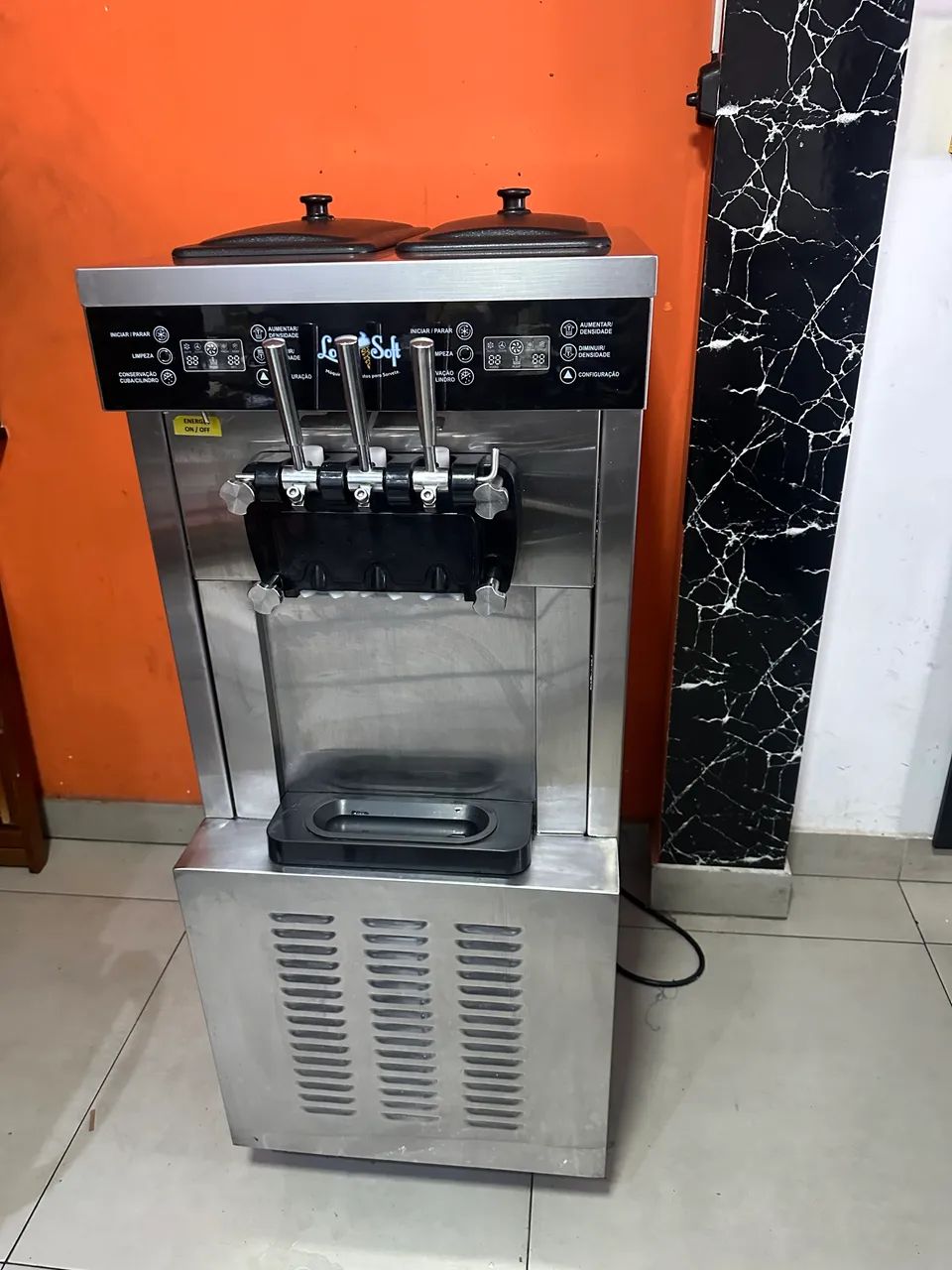 Máquina de sorvetes expresso  LSD 435 , motores independentes.