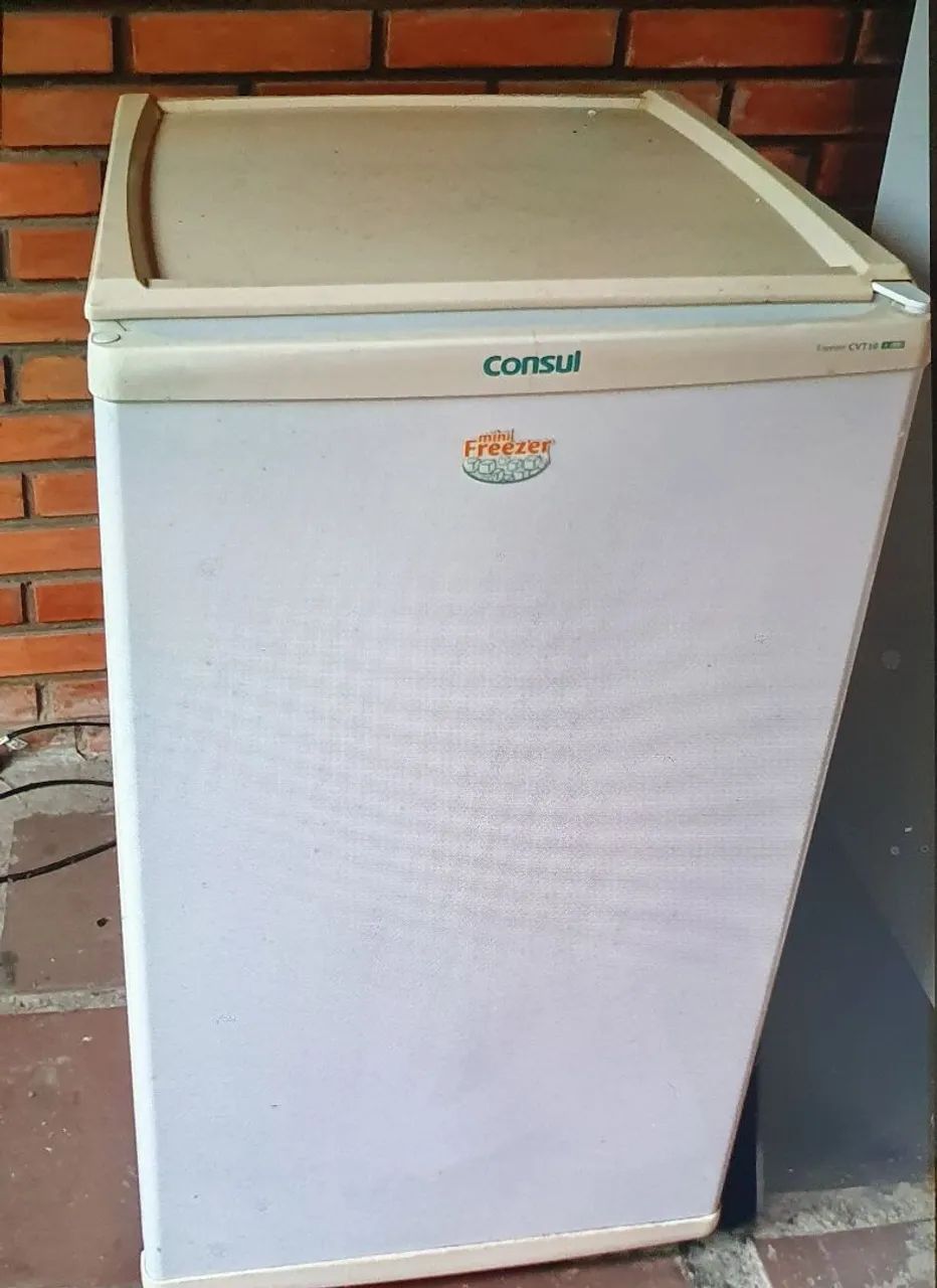 Freezer vertical Consul, pequeno, pouquíssimo usado. Larg: 48cm