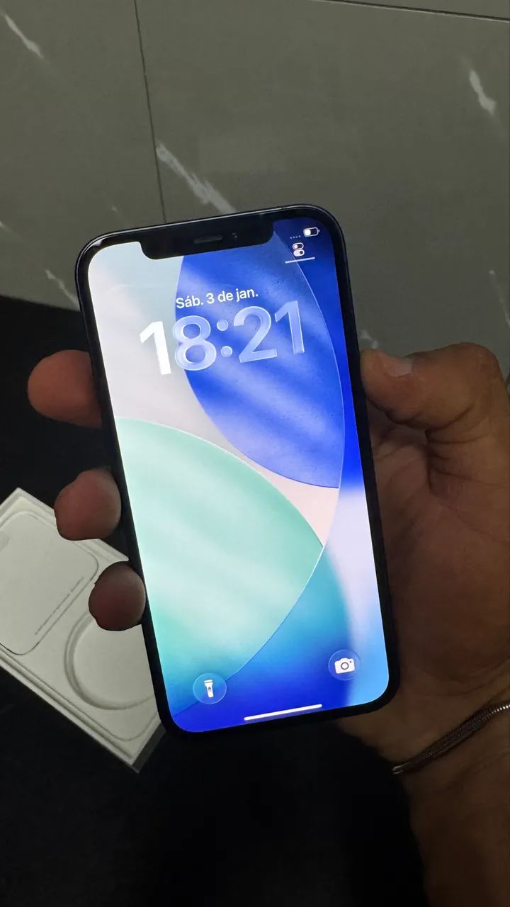 iPhone 12 / Preto / Com Caixa 