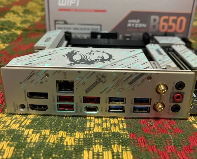 Placa mãe B650 MSI Gaming Plus AM5 NA GARANTIA DDR5 AMD - Foto 4