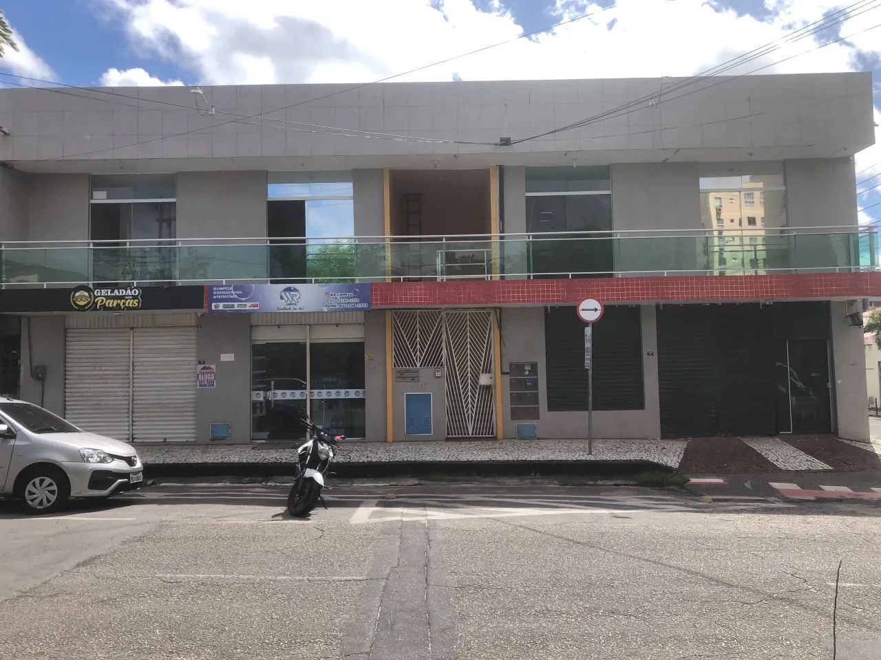 Prédio comercial no Montese à VENDA com 4 salas e 4 lojas. - Foto 2