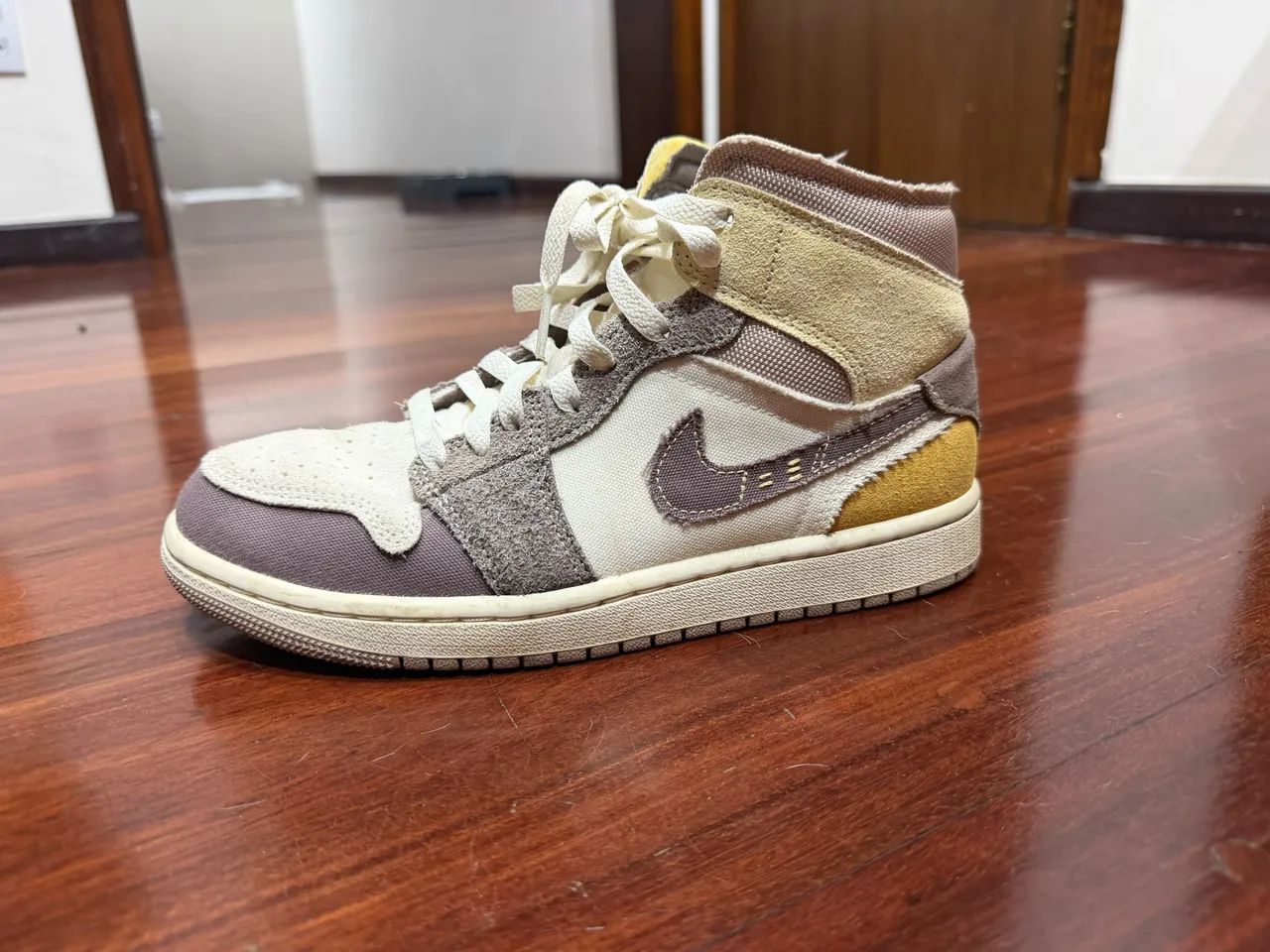 Air Jordan 1 Mid Craft Inside Out - Usado - Foto 4