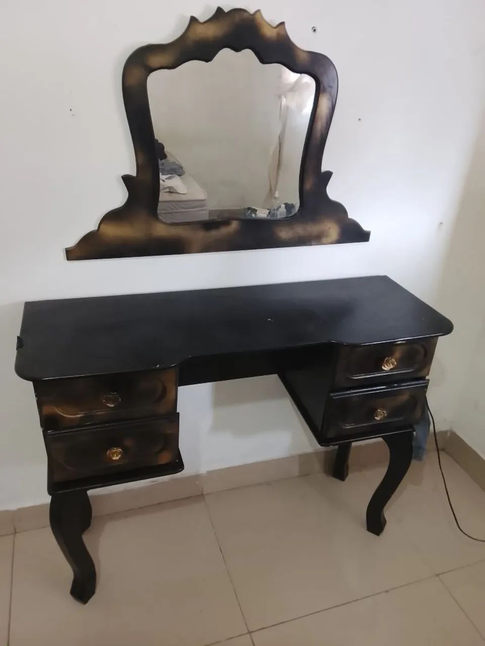 APARADOR COM ESPELHO