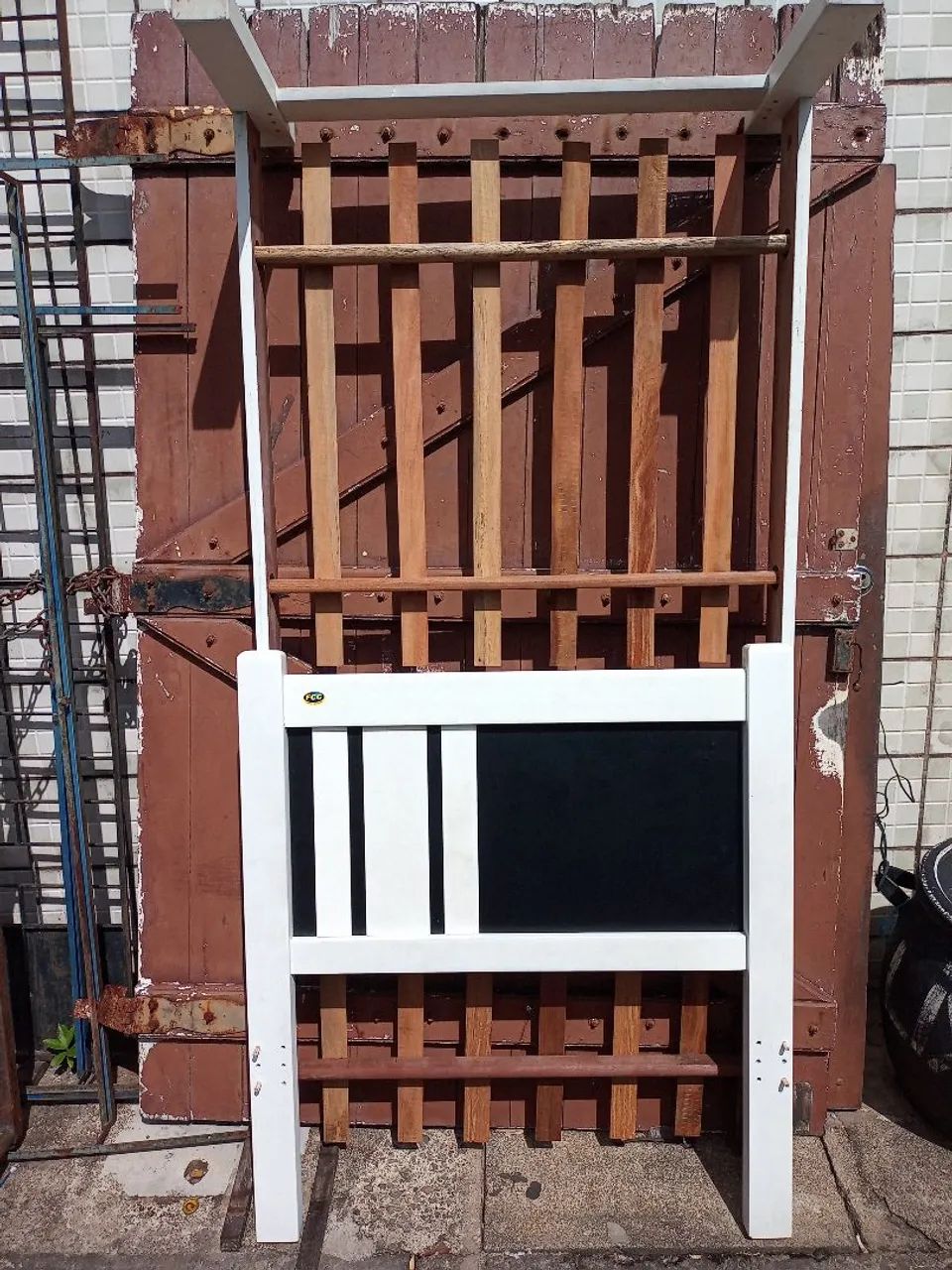 Cama de solteiro de madeira. - Foto 2