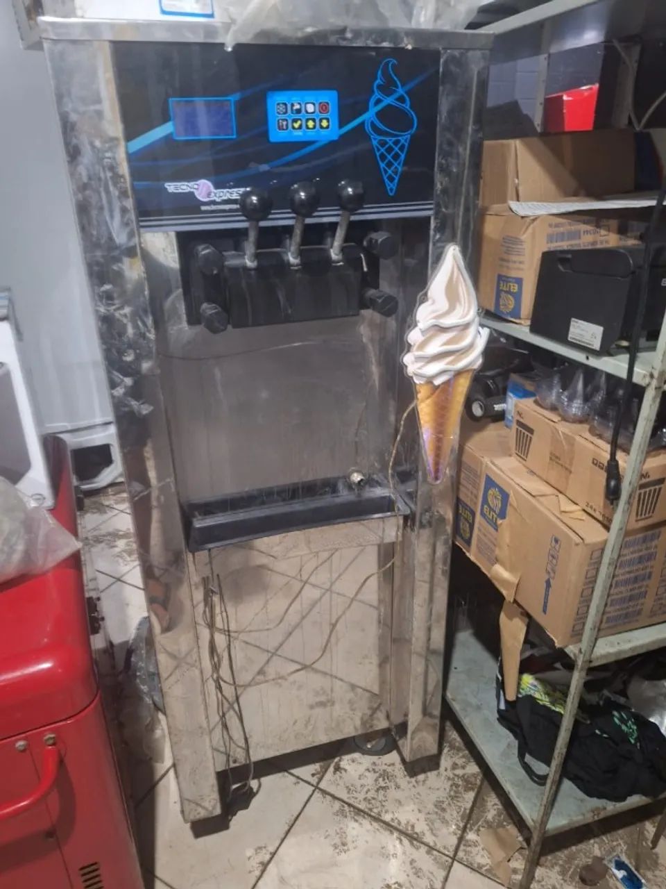 Máquina de Sorvetes 3 bicos, pouco usada aceito troca  - Foto 2