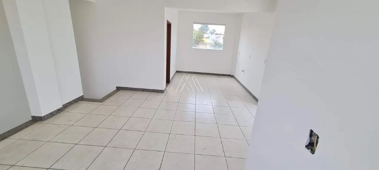 Vendo cobertura em Itaúna com 03 quartos, área de churrasco e com garagem em ótima localiz - Foto 2