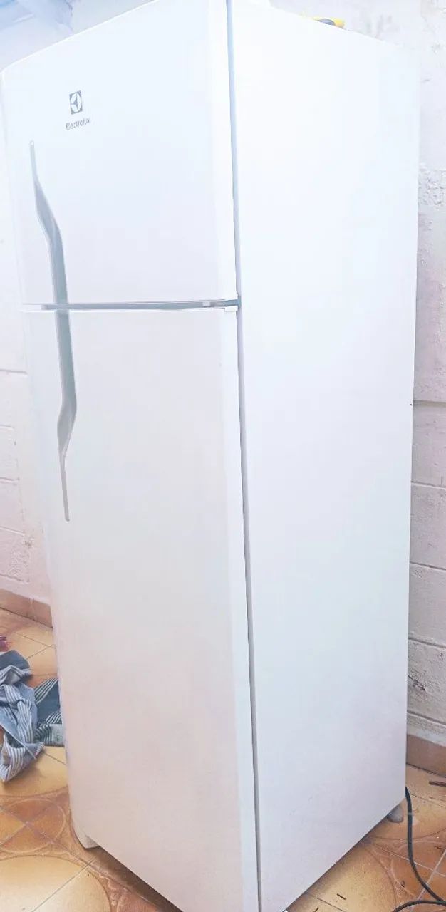 Geladeira 220 vts Eletrolux 
