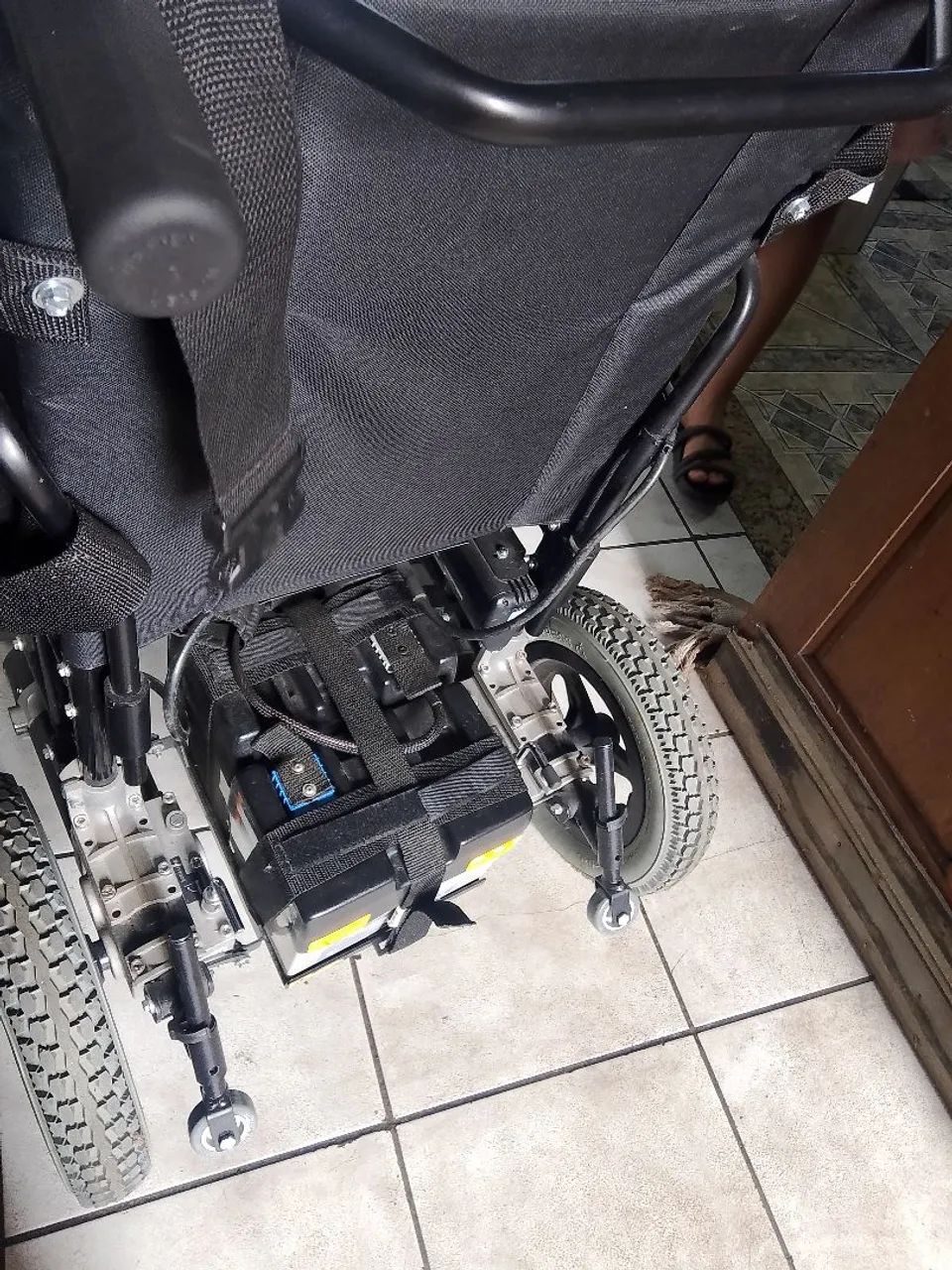Vendo uma cadeira de rodas elétrica feedom  - Foto 3