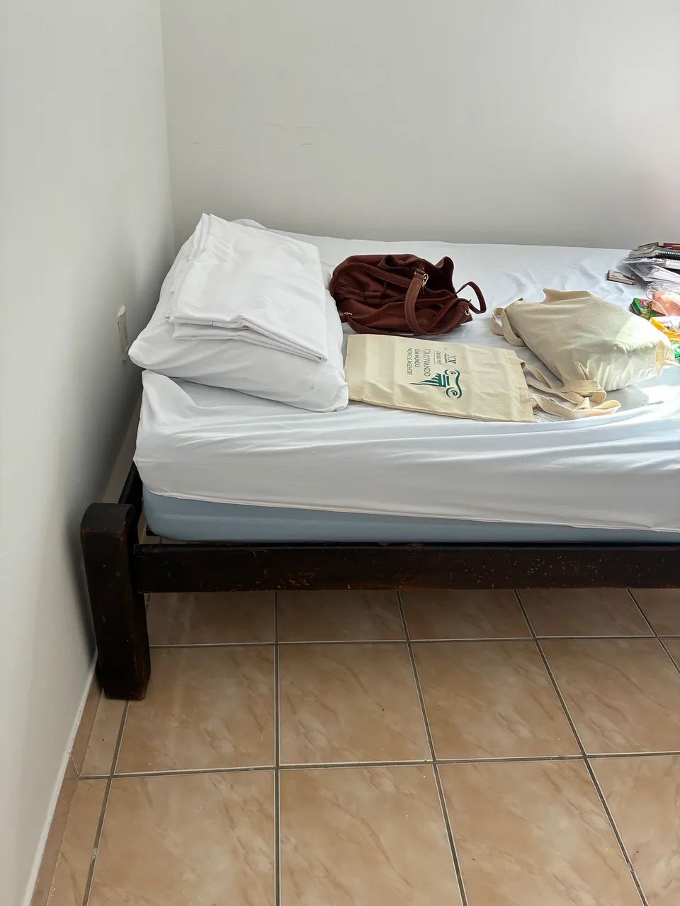 CAMA TURCA & ESTANTE de FERRO