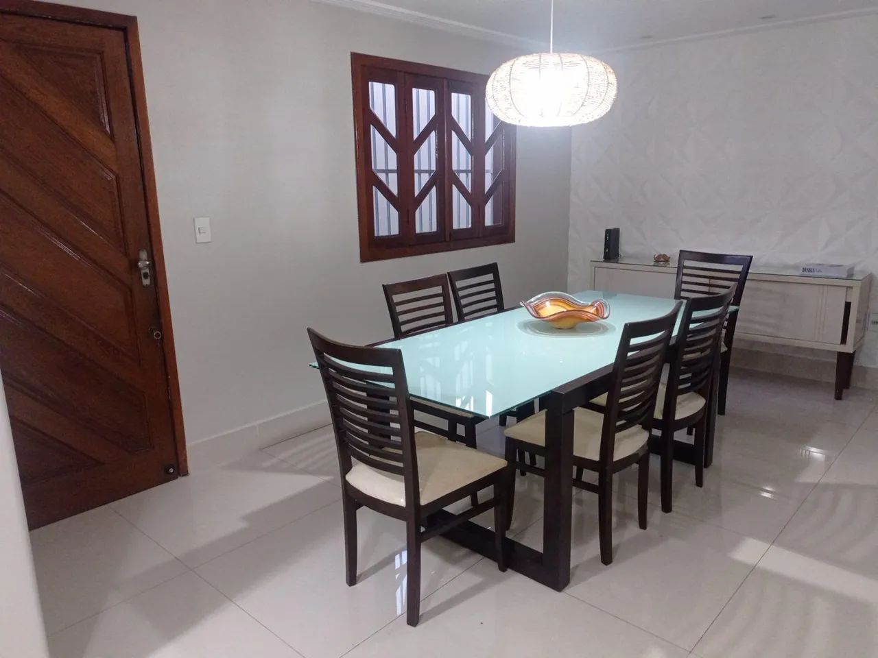Mesa madeira maciça com 6 cadeiras 