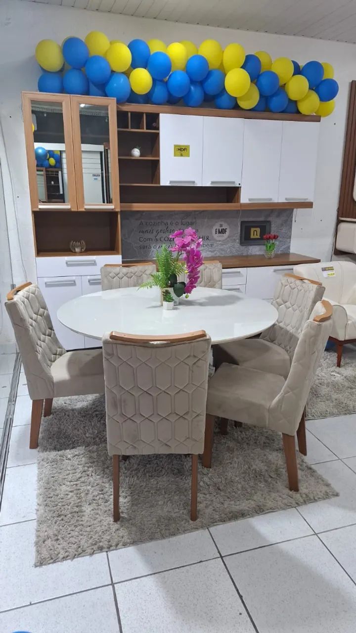 SALA DE JANTAR MESA COM TAMPO EM VIDRO REDONDO E 6 CADEIRAS 