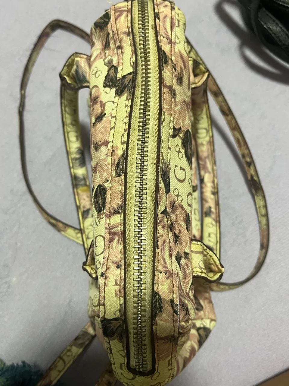 Bolsa Guess Transversal Cinza Floral Original - Foto 3