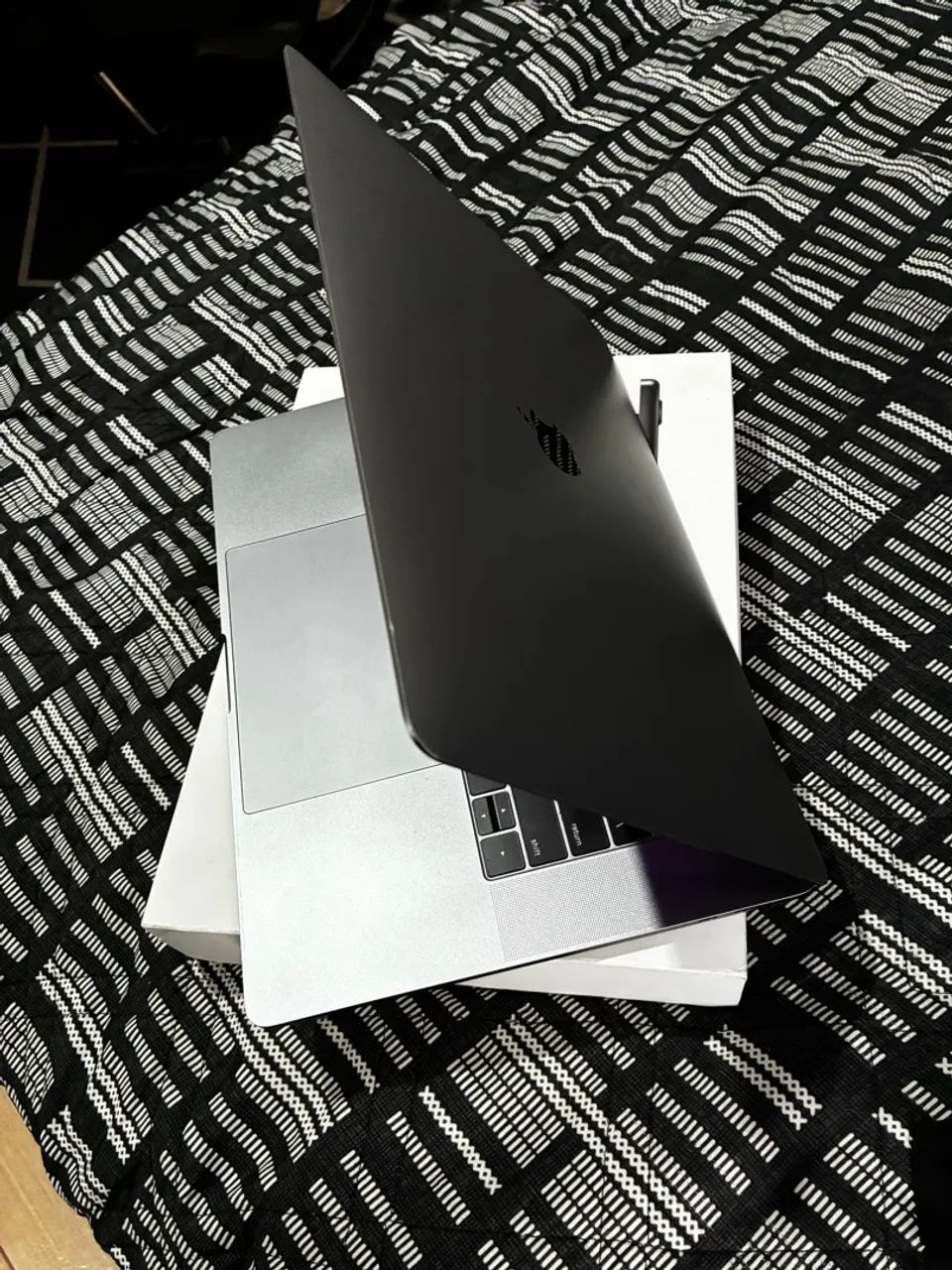 MacBook Pro 15? 2017 i7 16GB RAM - SSD - Muito Novo - Notebooks