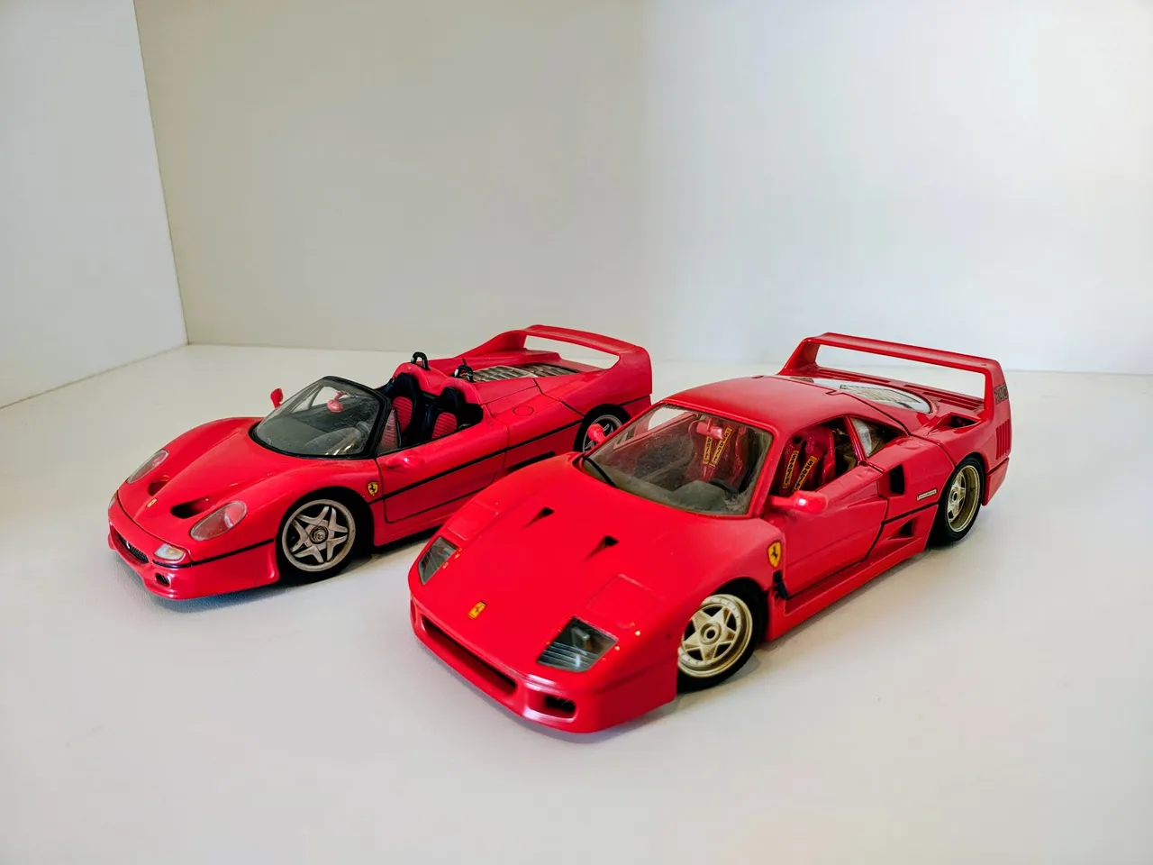 Tomica Limited Vintage NEO TLV Ferrari F40 1989 Vermelho 1/64