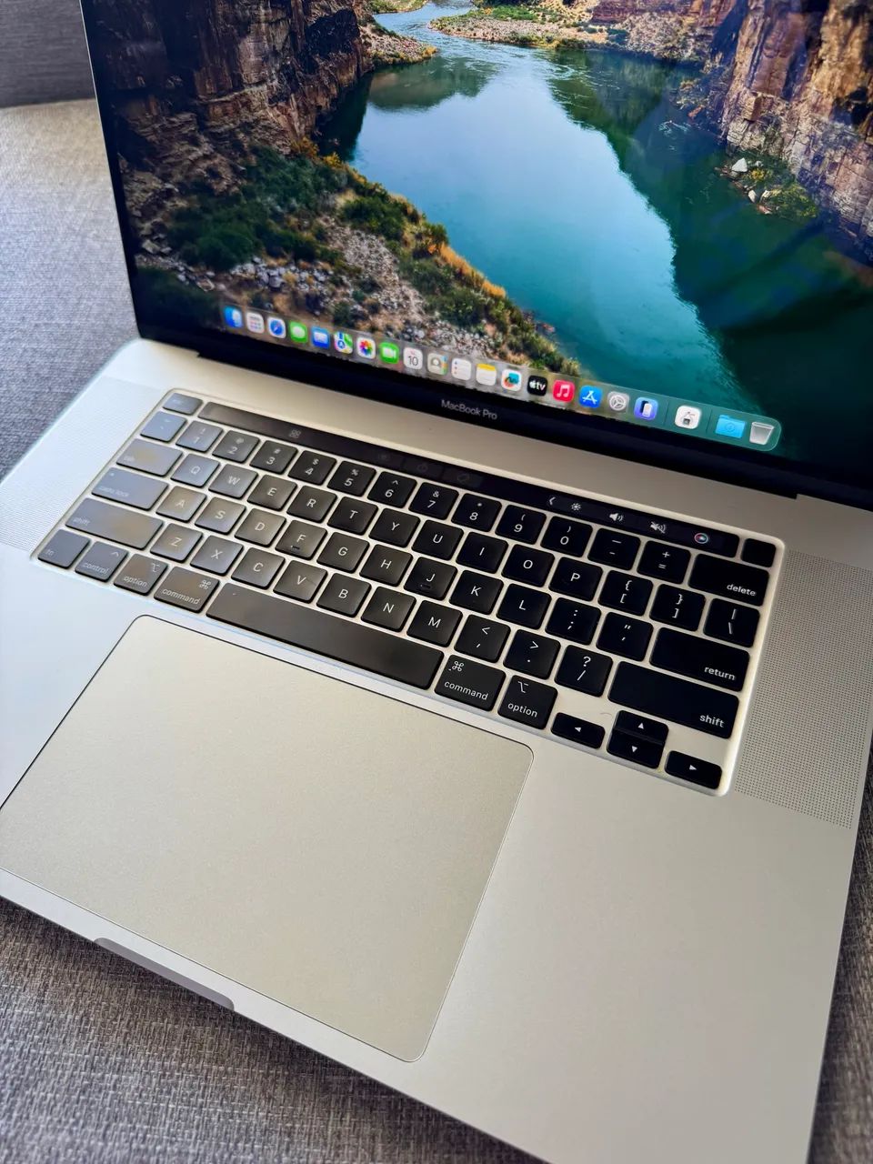 MacBook Pro 16" 2019 Core i7 16GB RAM 512 SSD - Foto 2