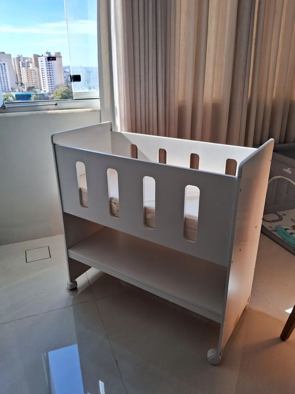 Mini berço com colchão novo e mosqueteiro 