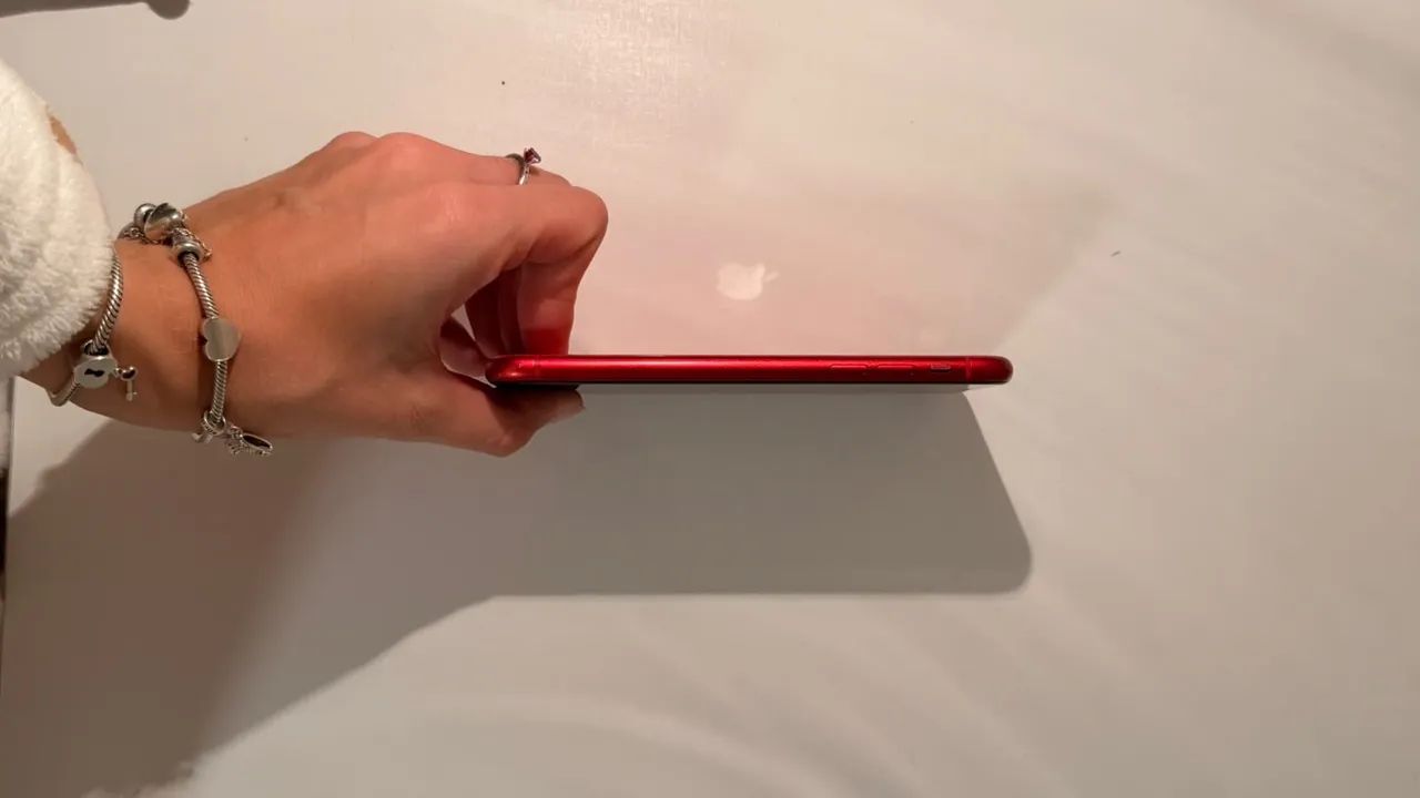 iPhone 11 vermelho e todo original e funcionando  - Foto 4
