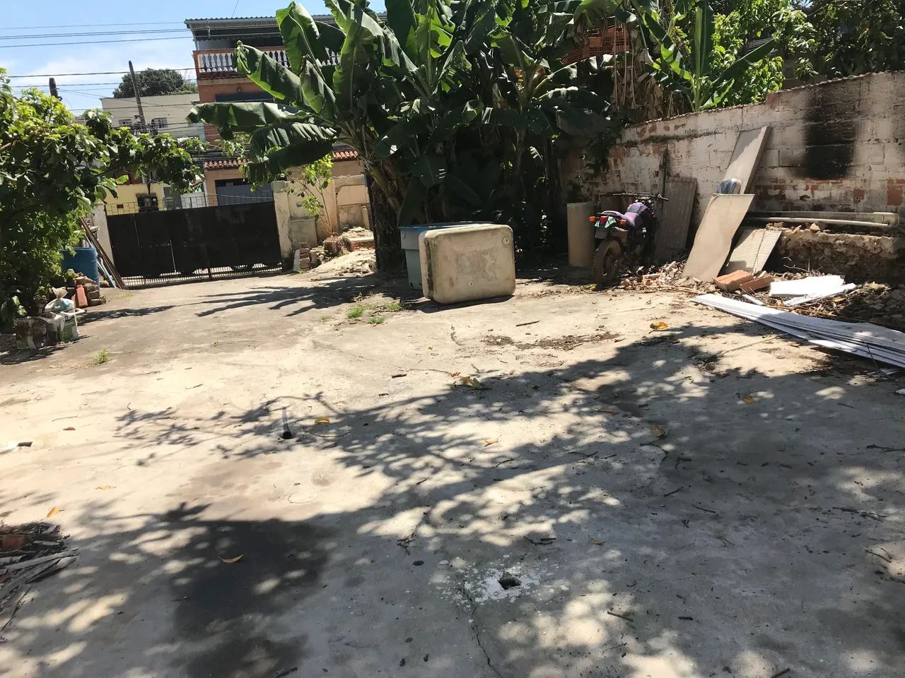 Aluguel de terreno com 200 m2
