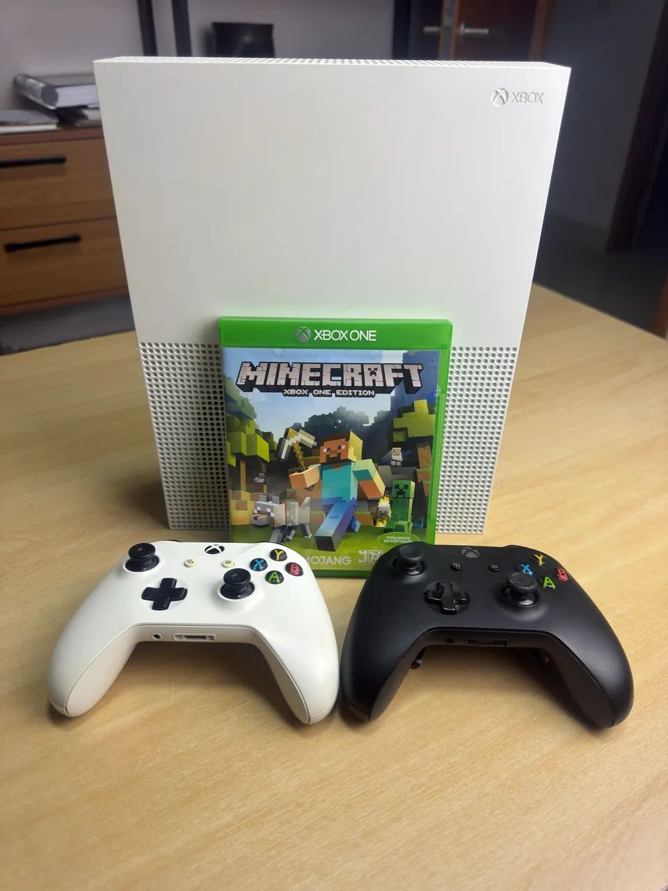 Xbox One S 1TB Com 2 Controles!