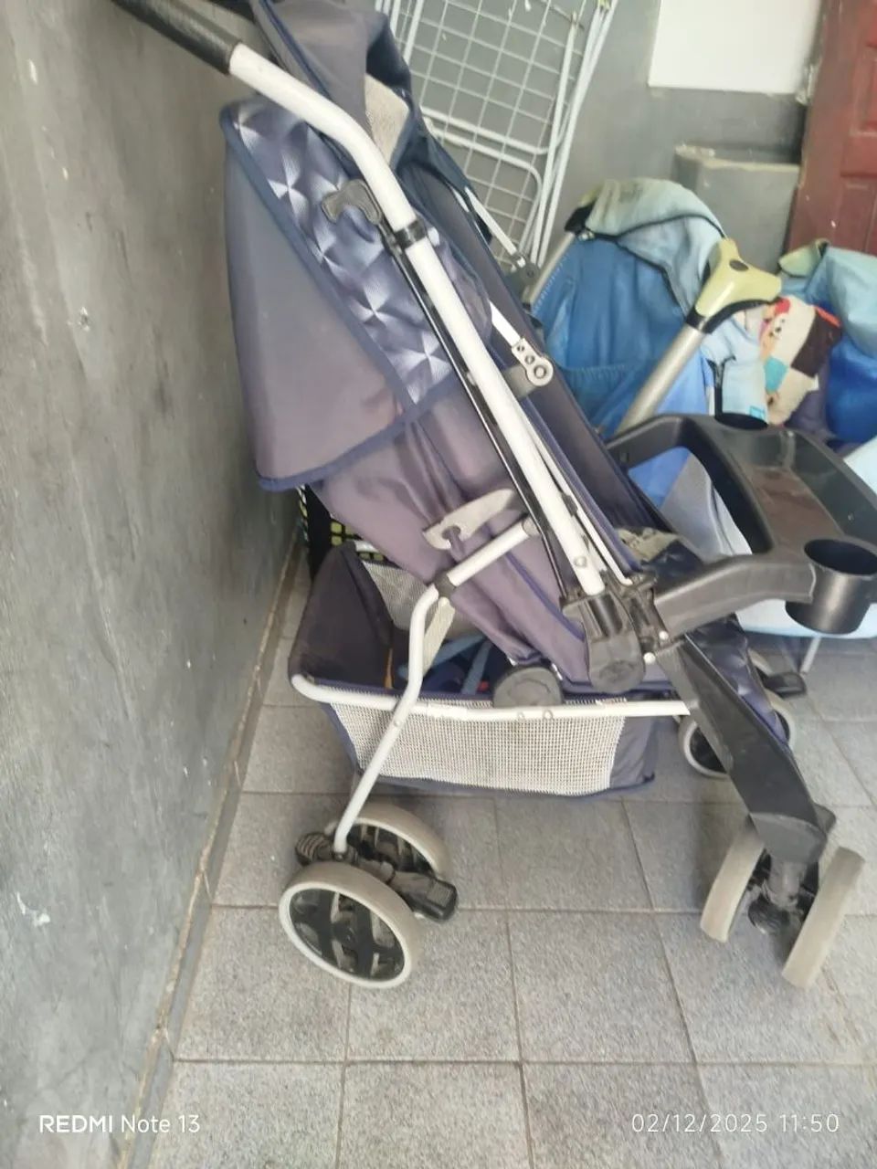 Vende-se carrinhos de bebê, chiqueirinho e bebe conforto em perfeito estado  - Foto 2